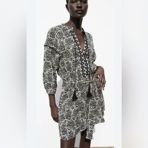 Zara black/white print long sleeve romper size small